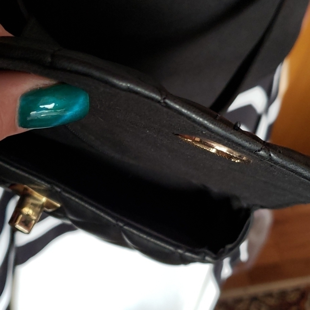 Faux Leather Quilted Like Bag. - Picture 4 of 7